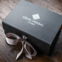Load image into Gallery viewer, Celtic Herbal - Refreshing Gift Box (Rose Geranium & Grapefruit)